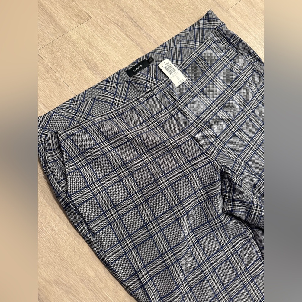 Torrid - Picture 2 of 7